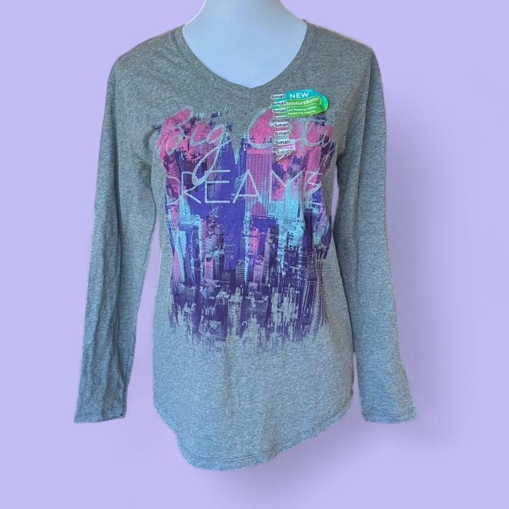 Gray Graphic Relaxed Long Sleeve Tee With Rounded Hem.